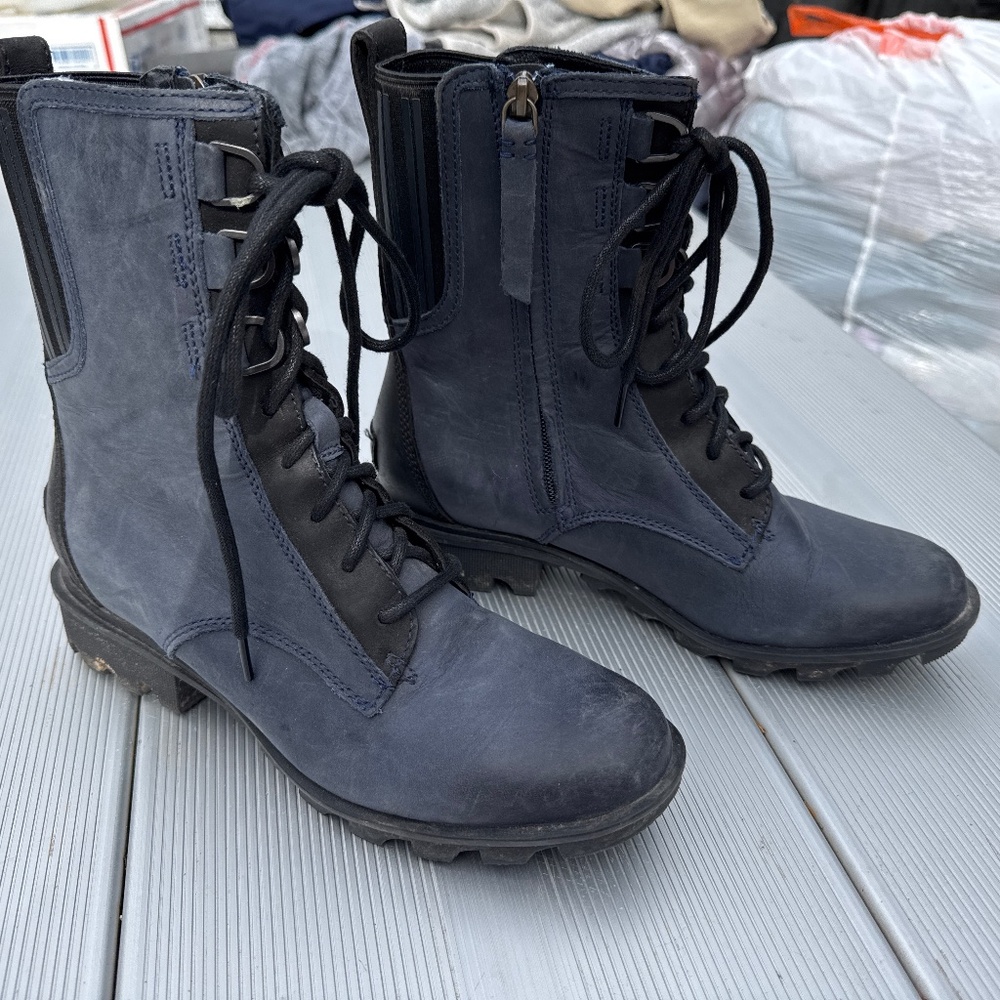 Sorel Lug sole Navy black, gorgeous boots size 9